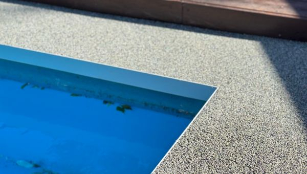 Choosing the Best Surface Material for Your Pool Surround